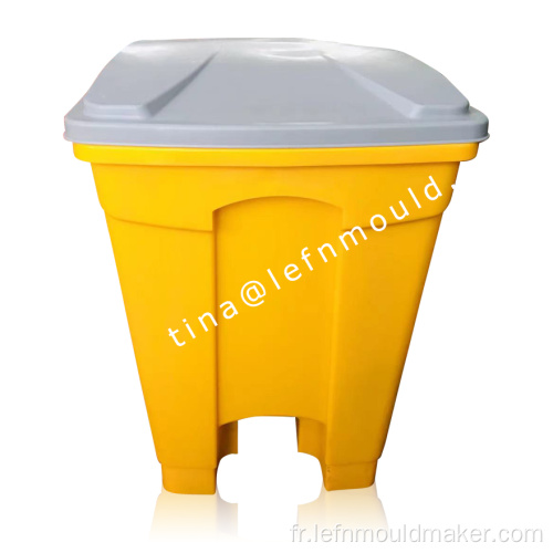 Moule à couvercle rabattable pour poubelles